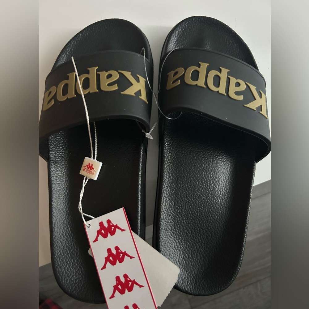 Kappa Slides. Mens size 8/womens size 9.